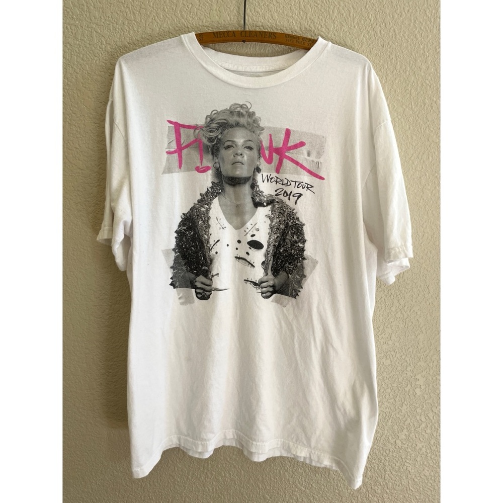 Pink World Tour T Shirt Size XXL